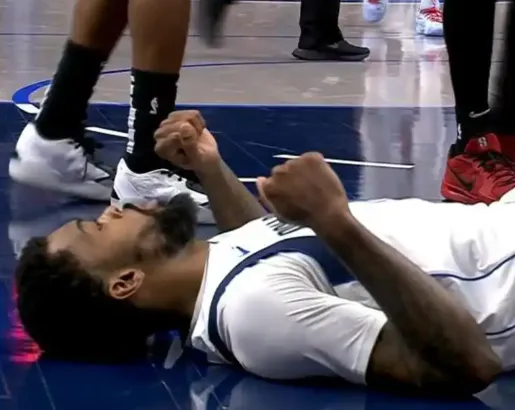 世界杯app下载-马绍尔与马瑟林身体相撞后受伤，随后独自返回更衣室